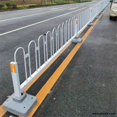現貨京式M型隔離護欄 道路交通設施防撞欄桿 U型圓鋼京式護欄峰尚安