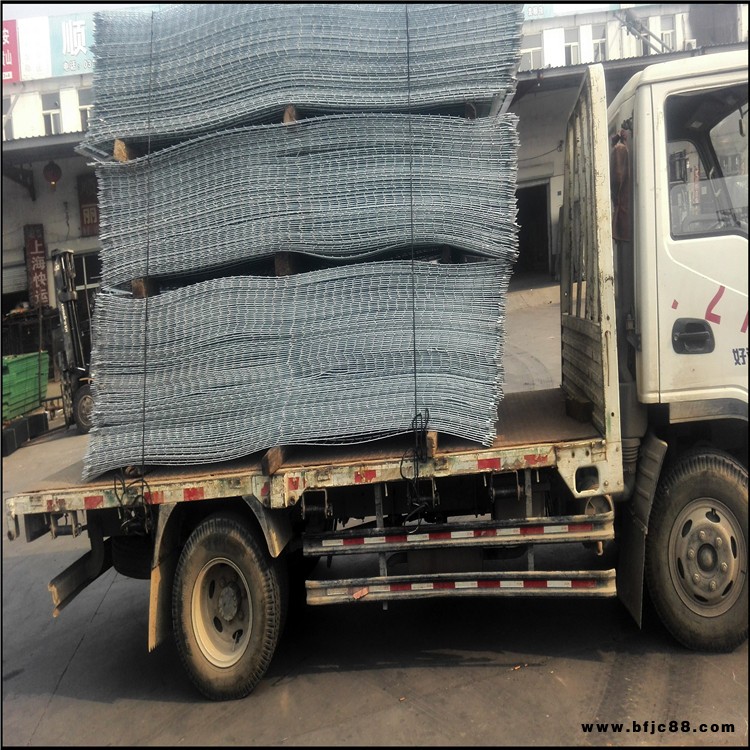 邦鼎角鐵防護網(wǎng) 高速公路護欄網(wǎng) 小區(qū)綠化圍墻防護 角鋼護欄網(wǎng)