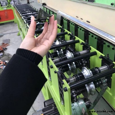 小型角鋼設(shè)備 4毫米厚度角鋼壓瓦機(jī) 鑫威達(dá) 角鋼成型機(jī)