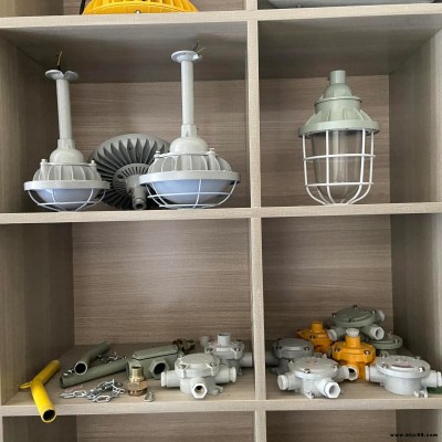 煉油區(qū)法欄防爆燈護(hù)欄護(hù)欄燈 油罐區(qū)專用 60wled防爆燈 LED防爆照明燈廠家 100W護(hù)欄防爆吊燈