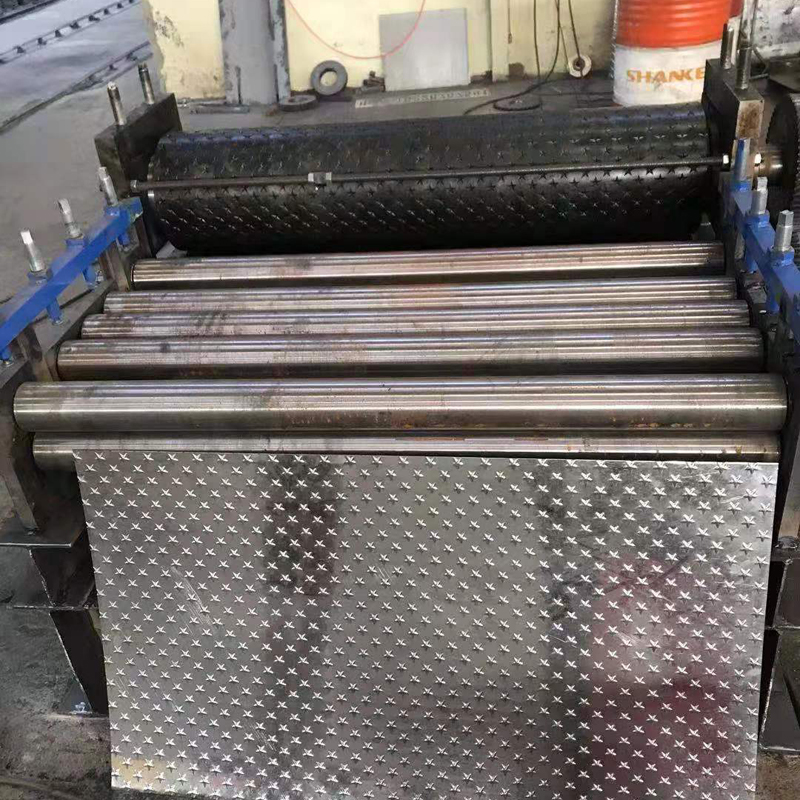 3mm防滑板壓花機(jī) 扁鋼壓花機(jī) 鑫威達(dá) 大量出售 行情價(jià)格