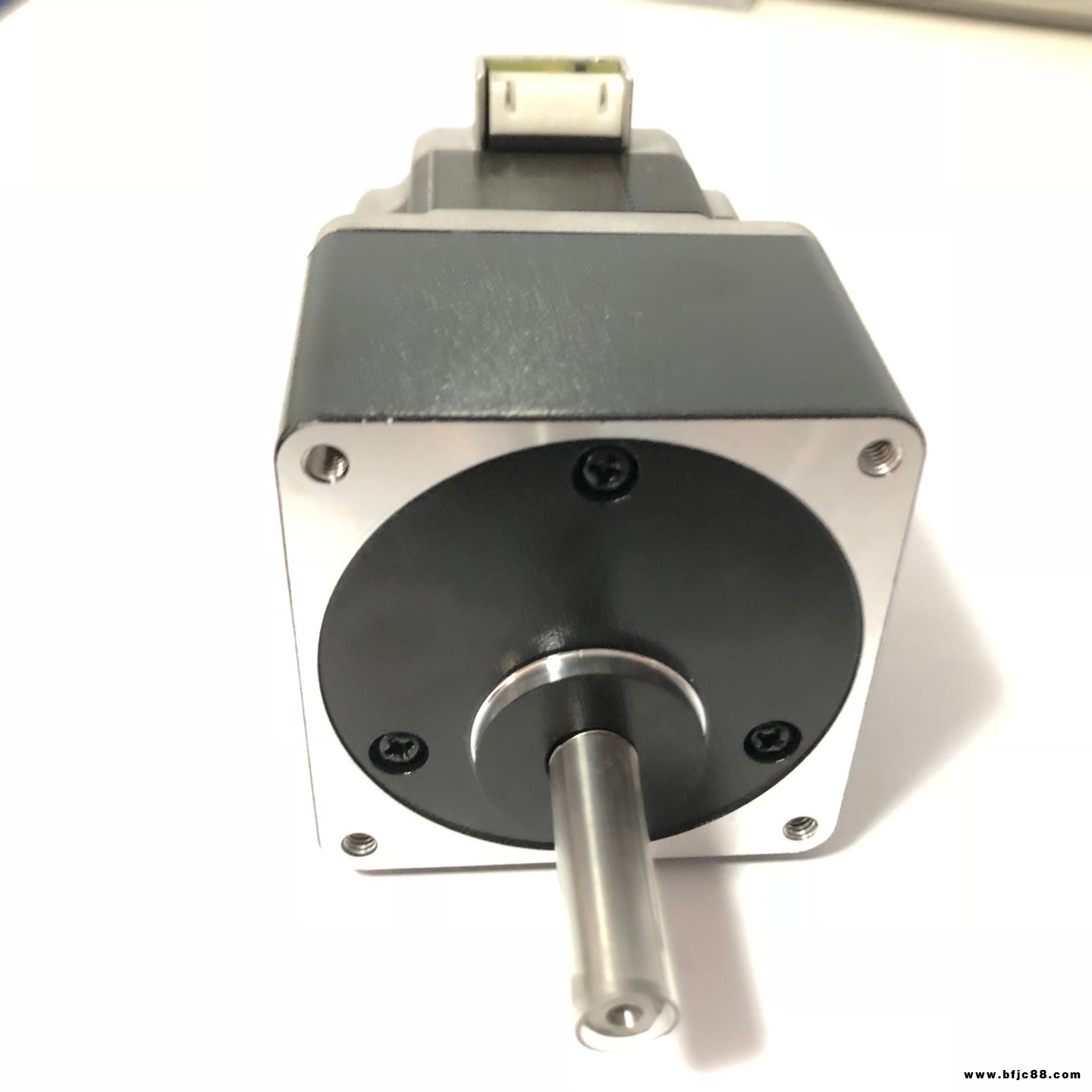 信濃偏心齒輪箱步進(jìn)電機(jī)S60D120A-MA036力矩穩(wěn)定
