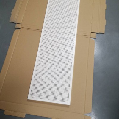 300*1200鋁天花板金屬集成吊頂條形沖孔鋁扣板系列
