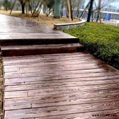 陜西戶外水泥仿木地板圖片 藝高景觀批發(fā)1.5米-2米長仿木地板  棧道仿木護(hù)欄安裝