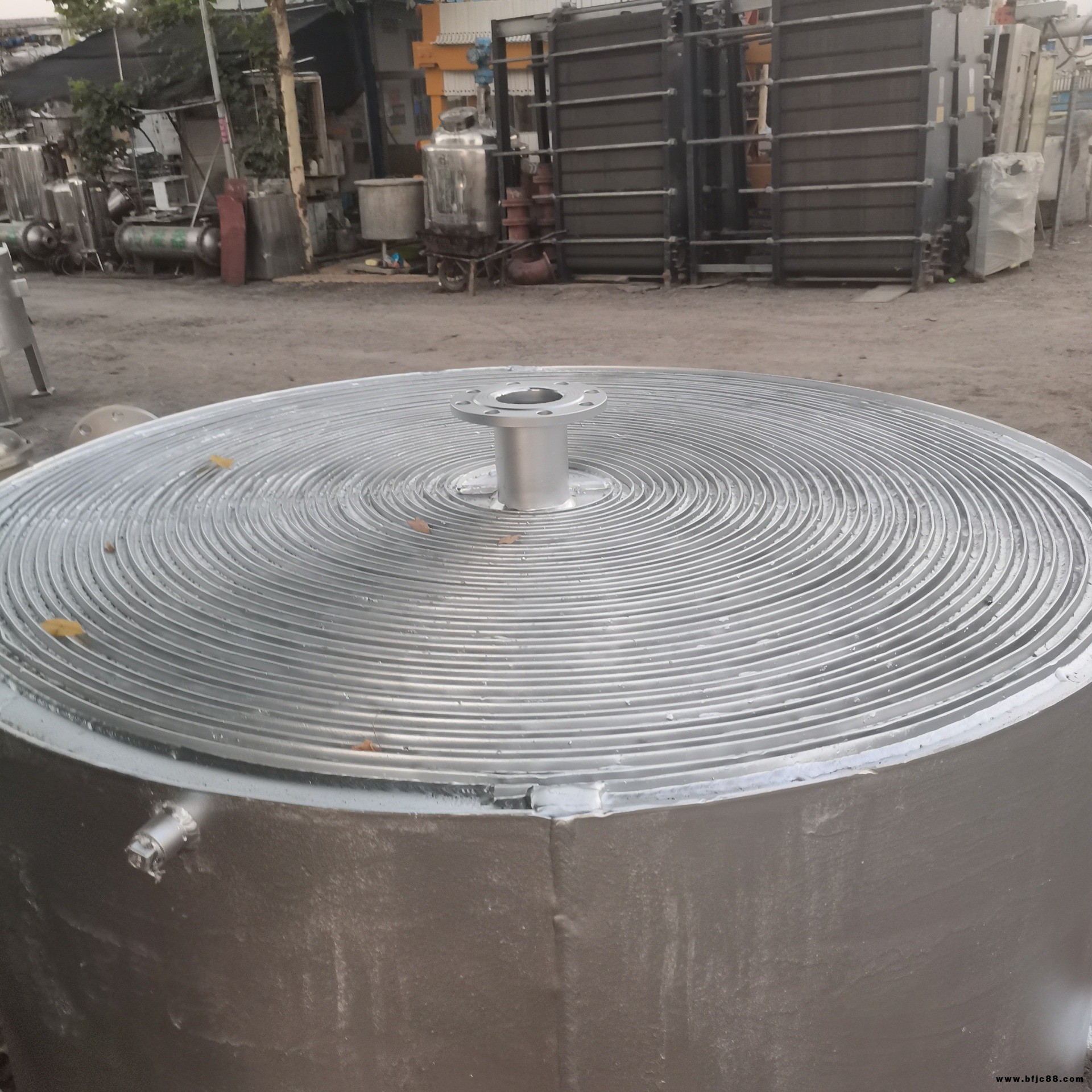 眾鋼二手換熱器出售、螺旋板換熱器、不銹鋼冷凝器出售多種型號