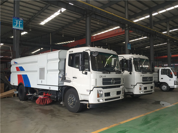 優(yōu)質(zhì)的智能型灑水清掃車 干濕兩用多功能清掃車今日行情