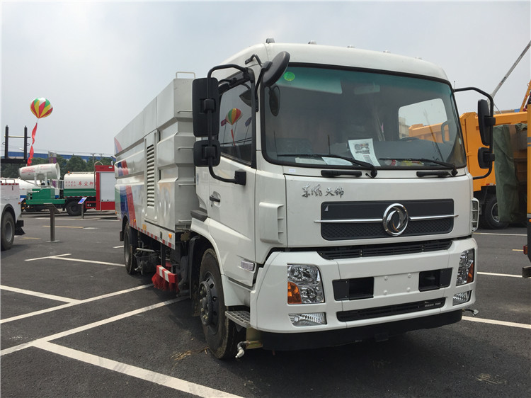 3噸東風五底盤清掃車 灑水清掃車生產供應