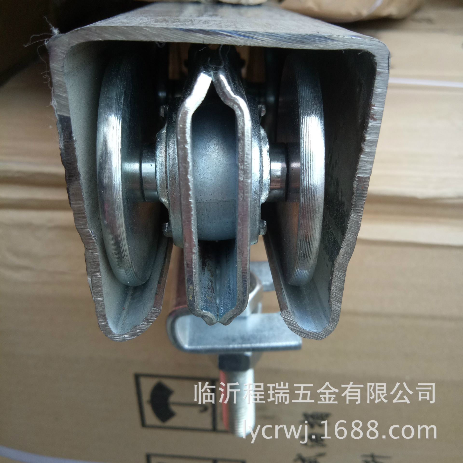 專業(yè)生產(chǎn) 450掛鉤吊輪 折疊門木移門推拉門靜音五金吊軌吊輪示例圖9