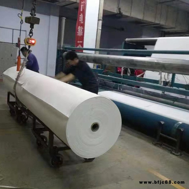 德州華翔土工材料定制長短絲滌綸無紡土工布濾滲水公路養護布毯橋梁護坡混凝土養護布 工程透水布
