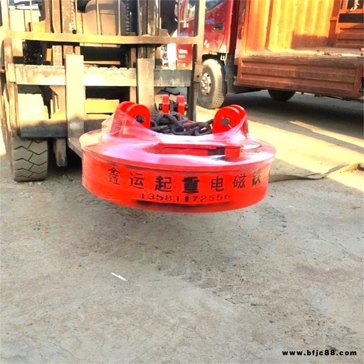 鑫運(yùn)起重機(jī)1米3起重電磁鐵 吸圓鋼電磁鐵吸盤 自發(fā)電廢鋼吸盤