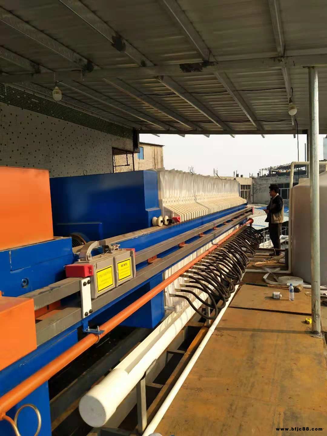 板框壓濾機(jī)  打樁泥漿壓濾機(jī)  花崗巖砂場(chǎng)箱式泥漿過(guò)濾機(jī)  印染廠高干度污泥脫水隔膜壓濾機(jī) 廠家直銷(xiāo)